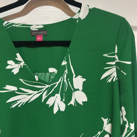 EUC Vince Camuto Green and White Flutter Sleeve Tunic Size Large - Picture 2 of 3